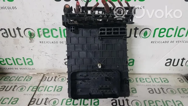 Volkswagen PASSAT Fuse module 