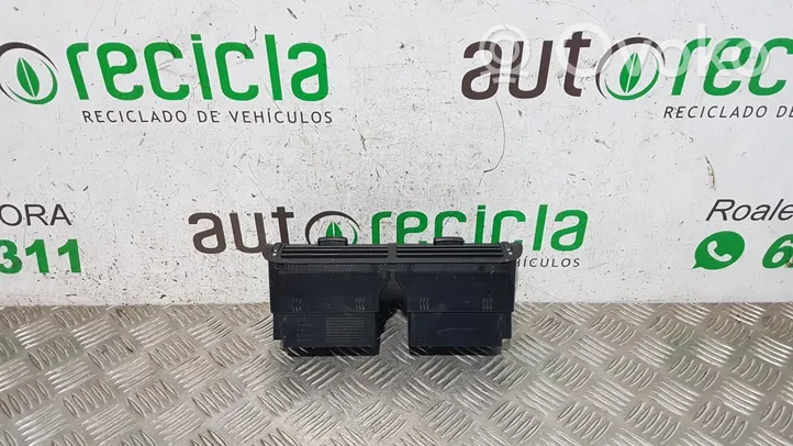 Seat Toledo I (1L) Rejilla de ventilación central del panel 8L0820951