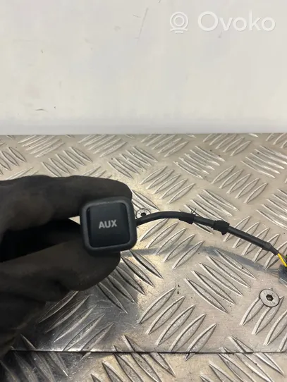 Audi A4 S4 B8 8K AUX in-socket connector 8K0035474