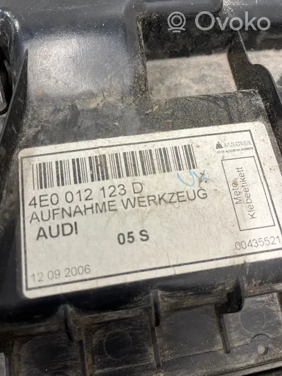 Audi A8 S8 D3 4E Boîte à outils 4E0012123D
