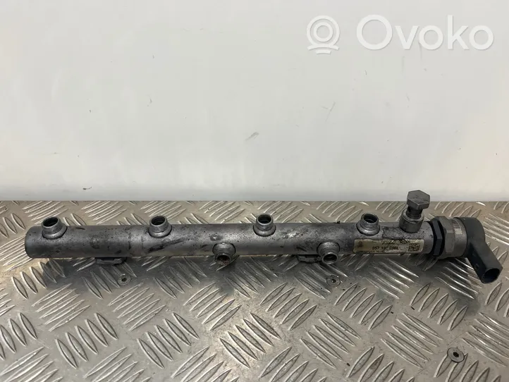 Audi A8 S8 D3 4E Tuyau de conduite principale de carburant 057130090L