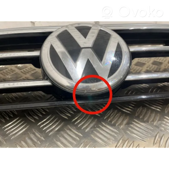 Volkswagen Tiguan Grotelės priekinės 5NA853653B