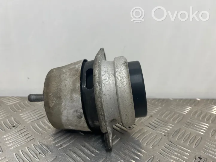 Audi Q7 4L Dzinēja spilvens 7L8199131A