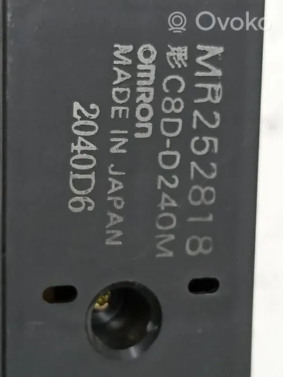 Mitsubishi Pajero Interruttore di controllo dell’alzacristalli elettrico MR252818