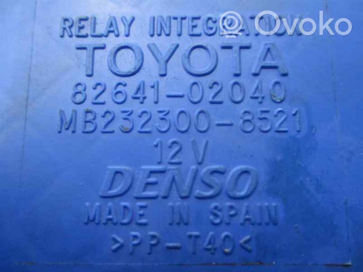 Toyota Corolla Verso E121 Módulo de fusible 8264102040