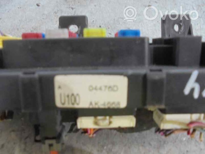 Chevrolet Tacuma Module de fusibles 04476D