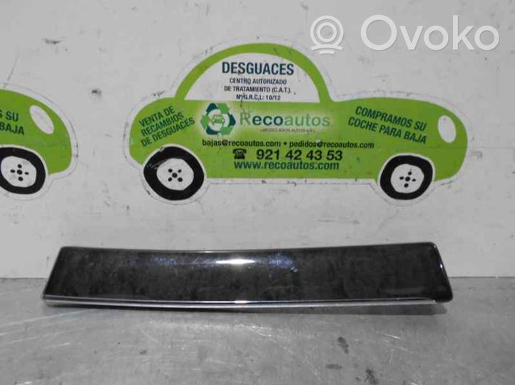 Mercedes-Benz E W211 Rivestimento modanatura A2116800771