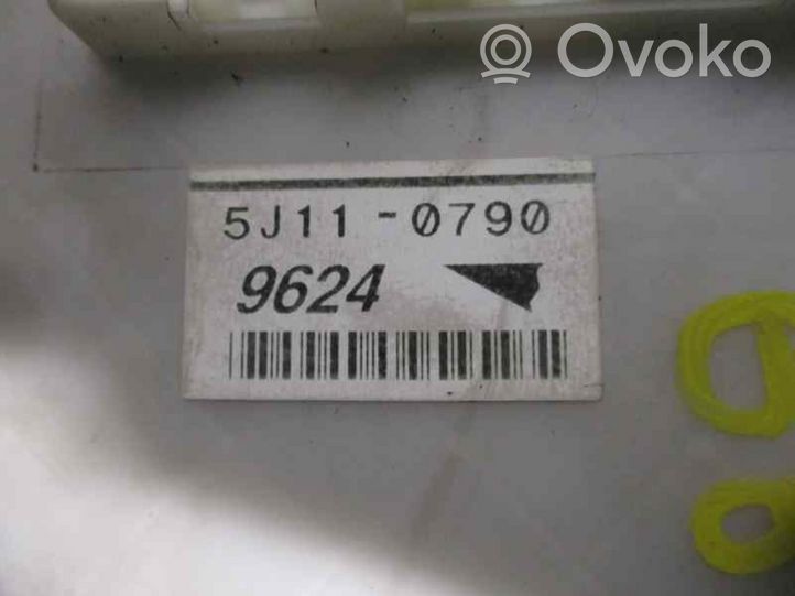 Toyota Yaris Module de fusibles 819800D010