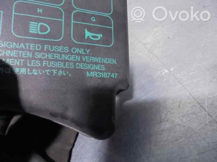 Mitsubishi Carisma Ramka / Moduł bezpieczników MR318747