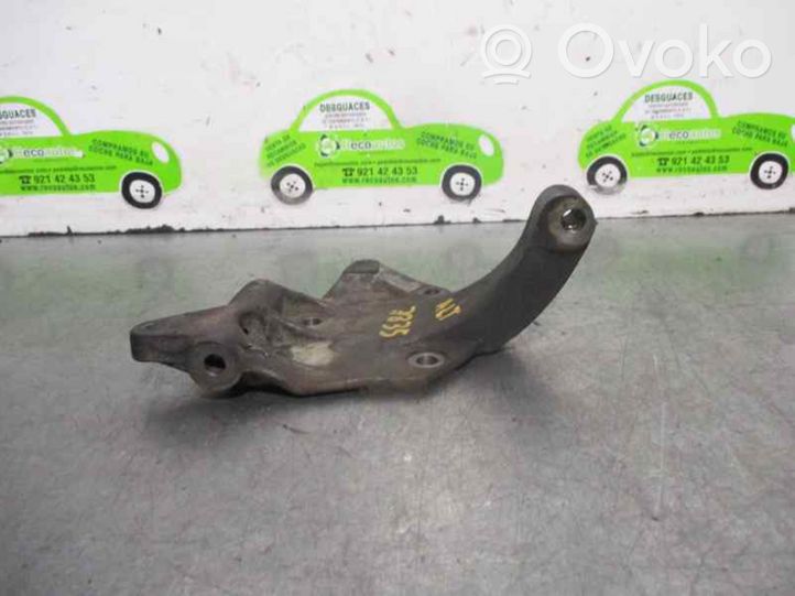 Peugeot 106 Supporto di montaggio del motore 9898062