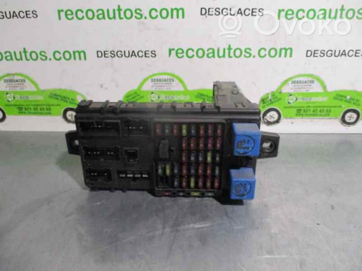 Hyundai Trajet Sulakemoduuli 954003A200