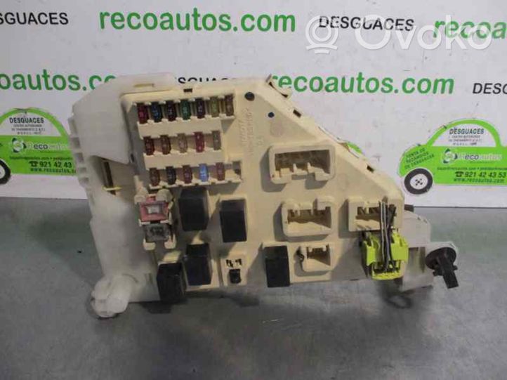 Toyota Prius (XW10) Module de fusibles 8274247010