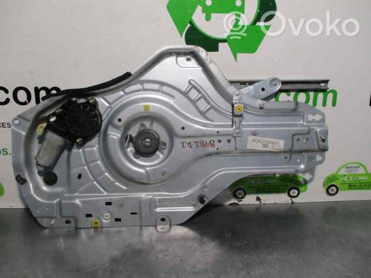 Hyundai Elantra Alzacristalli della portiera anteriore con motorino 824702D062AX