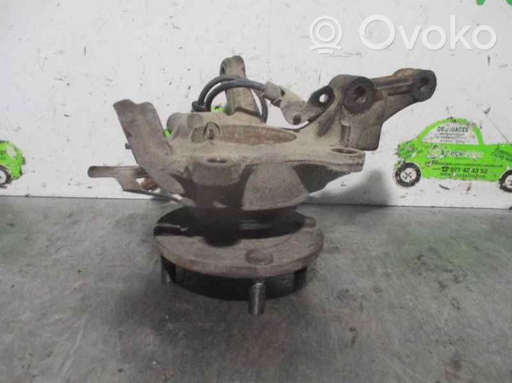 Nissan Almera N16 Fuso a snodo con mozzo ruota anteriore 400154M400