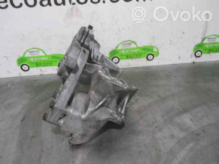 Audi A4 S4 B5 8D Mocowanie alternatora 058145523D