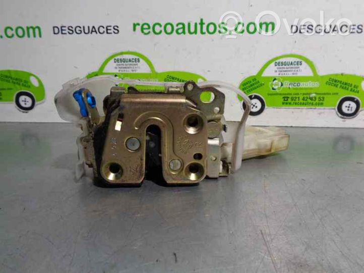 Subaru Impreza II Serratura portiera anteriore 61100FE000