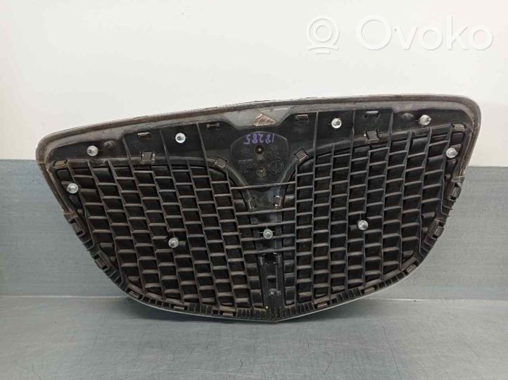 Lancia Ypsilon Grotelės priekinės 735349457