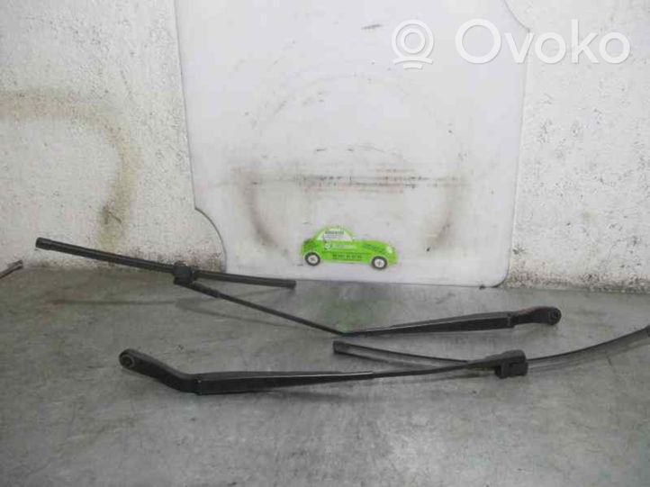 Mazda 3 Brazo del limpiaparabrisas delantero BP4L67321B