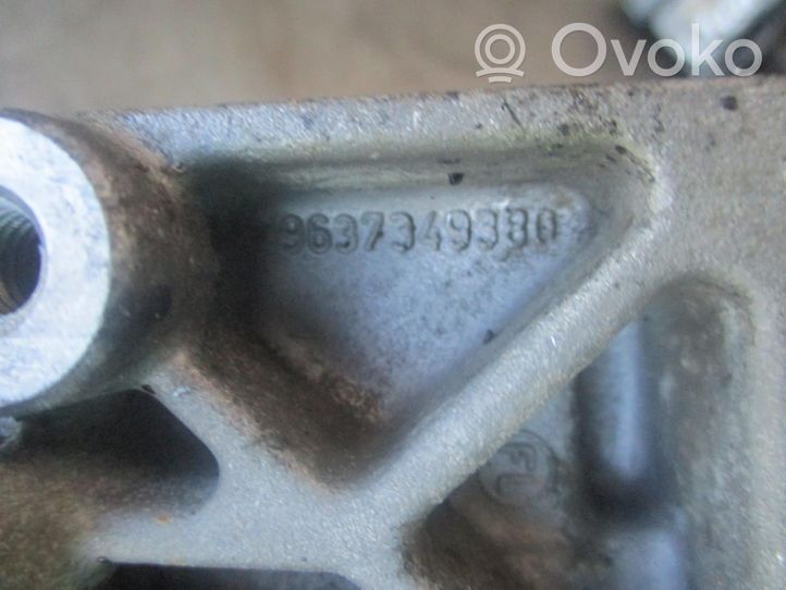 Citroen C3 Generatoriaus kronšteinas 9637349380