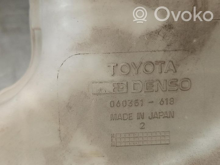 Toyota Corolla E210 E21 Zbiornik płynu do spryskiwaczy szyby przedniej / czołowej 060351618