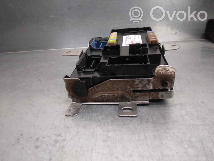 Mercedes-Benz E W210 Module de fusibles 00520948860