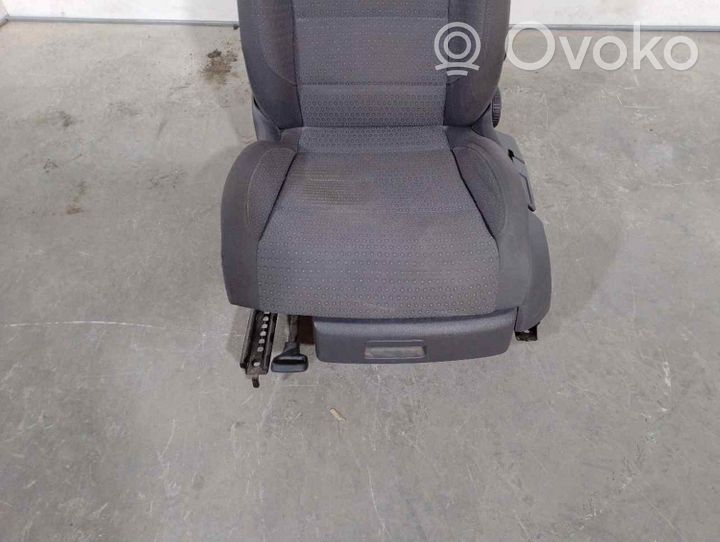 Volkswagen Touran I Kuljettajan istuin 1K4881105GA