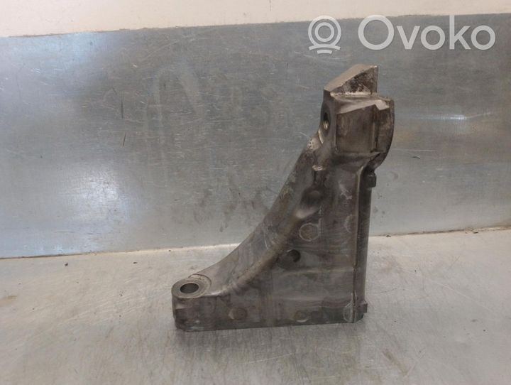 Subaru Legacy Soporte de la caja de cambios 30450AA020