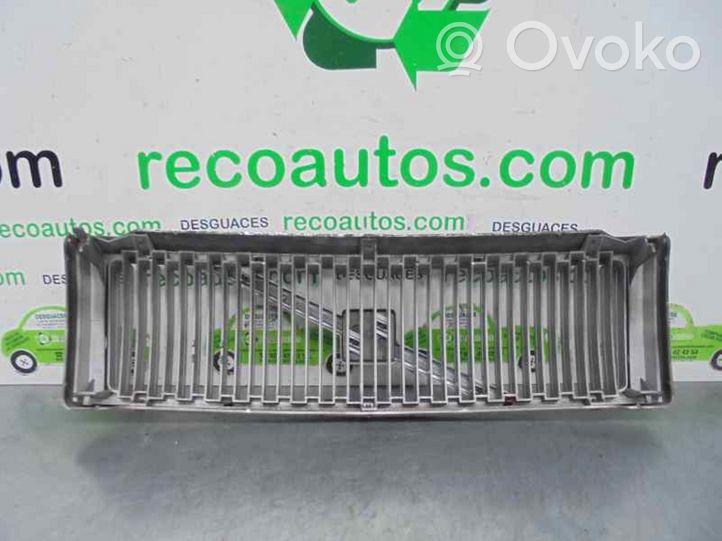 Volvo 460 Grille de calandre avant 467366