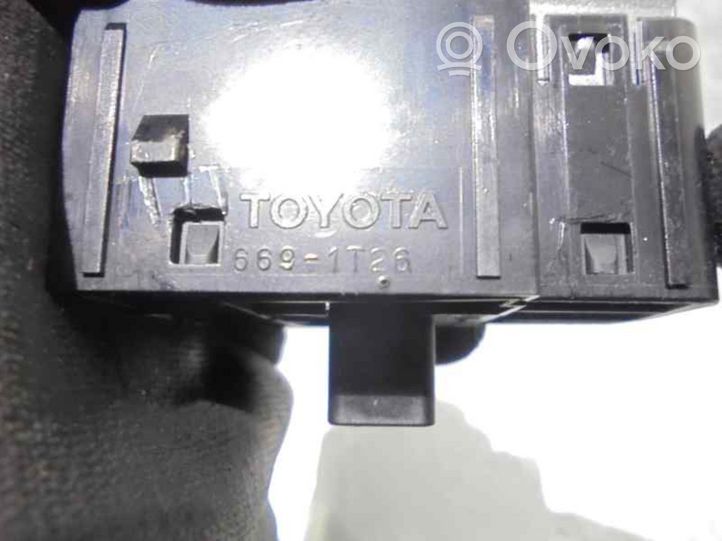 Toyota Prius (XW50) Autres commutateurs / boutons / leviers 