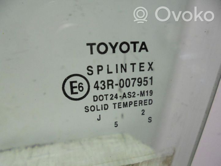Toyota Corolla Verso E121 Etuoven ikkunalasi, neliovinen malli 