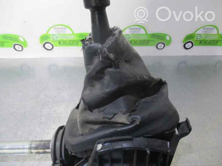 Opel Combo C Vaihteenvalitsimen verhoilu 