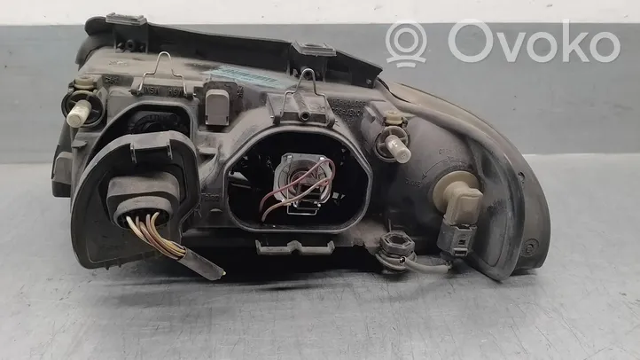 Audi A4 S4 B5 8D Lampa przednia 8D0941004AK