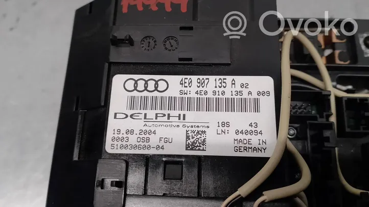 Audi A8 S8 D3 4E Garniture de console d'éclairage de ciel de toit 4E0907135A