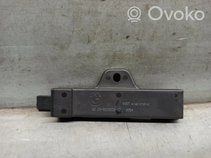 BMW 2 F46 Radio antena 65209220832