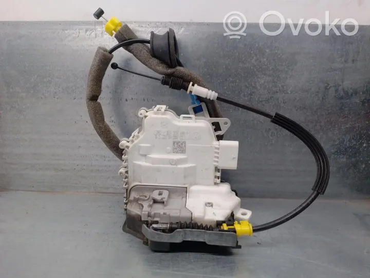 Audi Q3 8U Etuoven lukko 8J1837016F