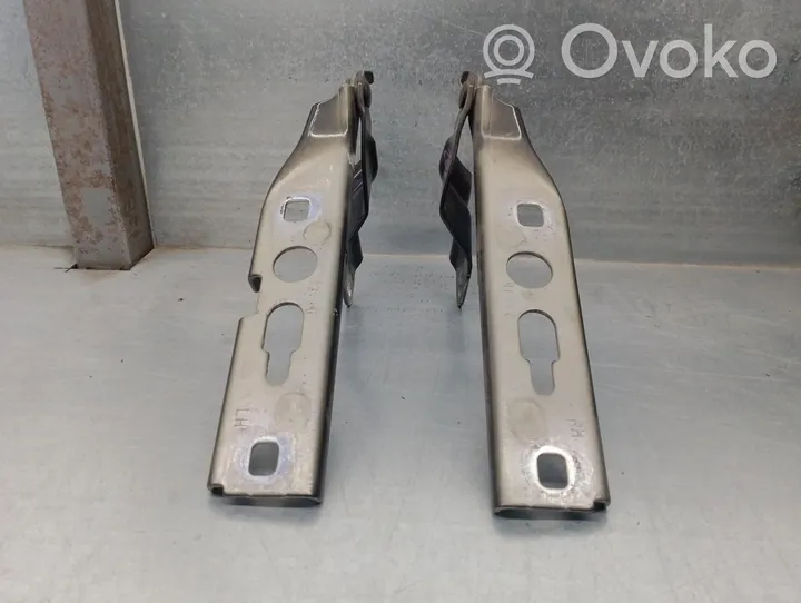 Audi Q3 8U Cerniere del vano motore/cofano 8U0823302