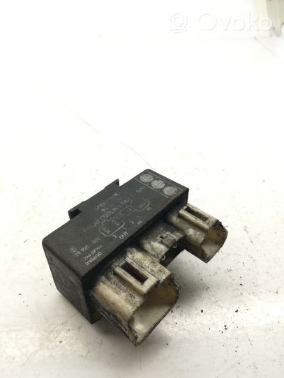 Volvo XC70 Glow plug pre-heat relay 