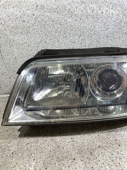 Audi A4 S4 B5 8D Lampa przednia 