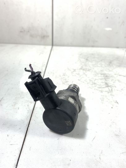 Volvo V60 Fuel pressure regulator 