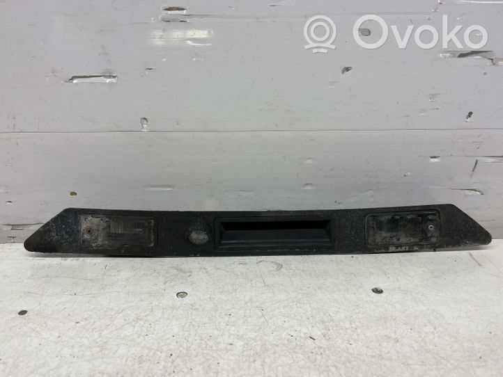 Audi A4 S4 B7 8E 8H Takaluukun rekisterikilven valon palkki 8E0827