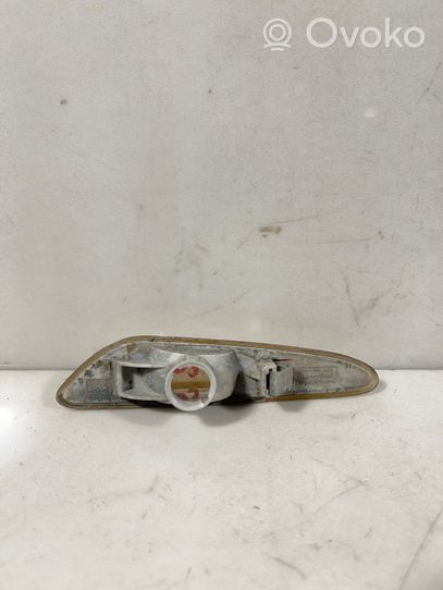 BMW 3 E46 Indicatore di direzione del parafango anteriore 6911372