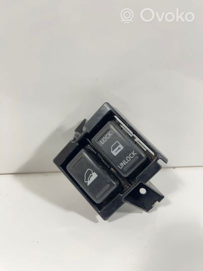 Nissan X-Trail T31 Central locking switch button 