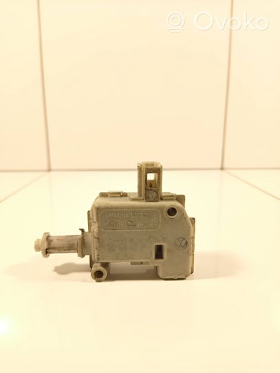 Volkswagen Polo Fuel tank cap lock motor 3B0959781F