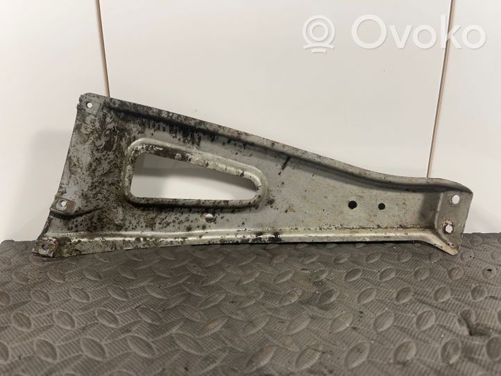 Audi A6 S6 C4 4A Supporto di montaggio del parafango 