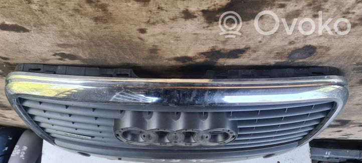 Audi A6 S6 C6 4F Grotelės viršutinės 4F0853651S