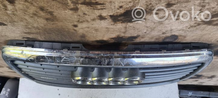 Audi A6 S6 C6 4F Maskownica / Grill / Atrapa górna chłodnicy 4F0853651