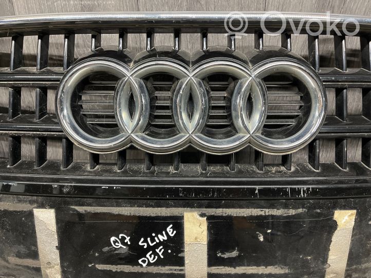 Audi Q7 4L Grille calandre supérieure de pare-chocs avant 4L0853651
