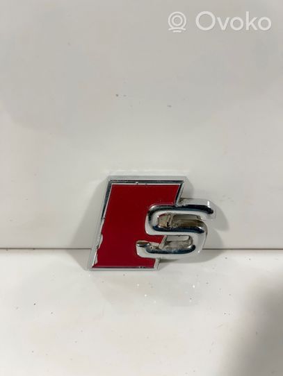 Audi A5 8T 8F Logo, emblème de fabricant 