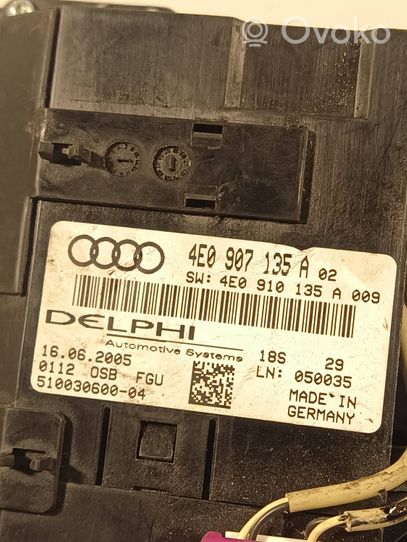 Audi A8 S8 D3 4E Priekinių vietų apšvietimo žibintas 4E0910135A