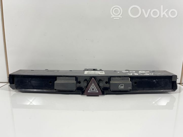 Opel Zafira B Interrupteur feux de détresse 03758075